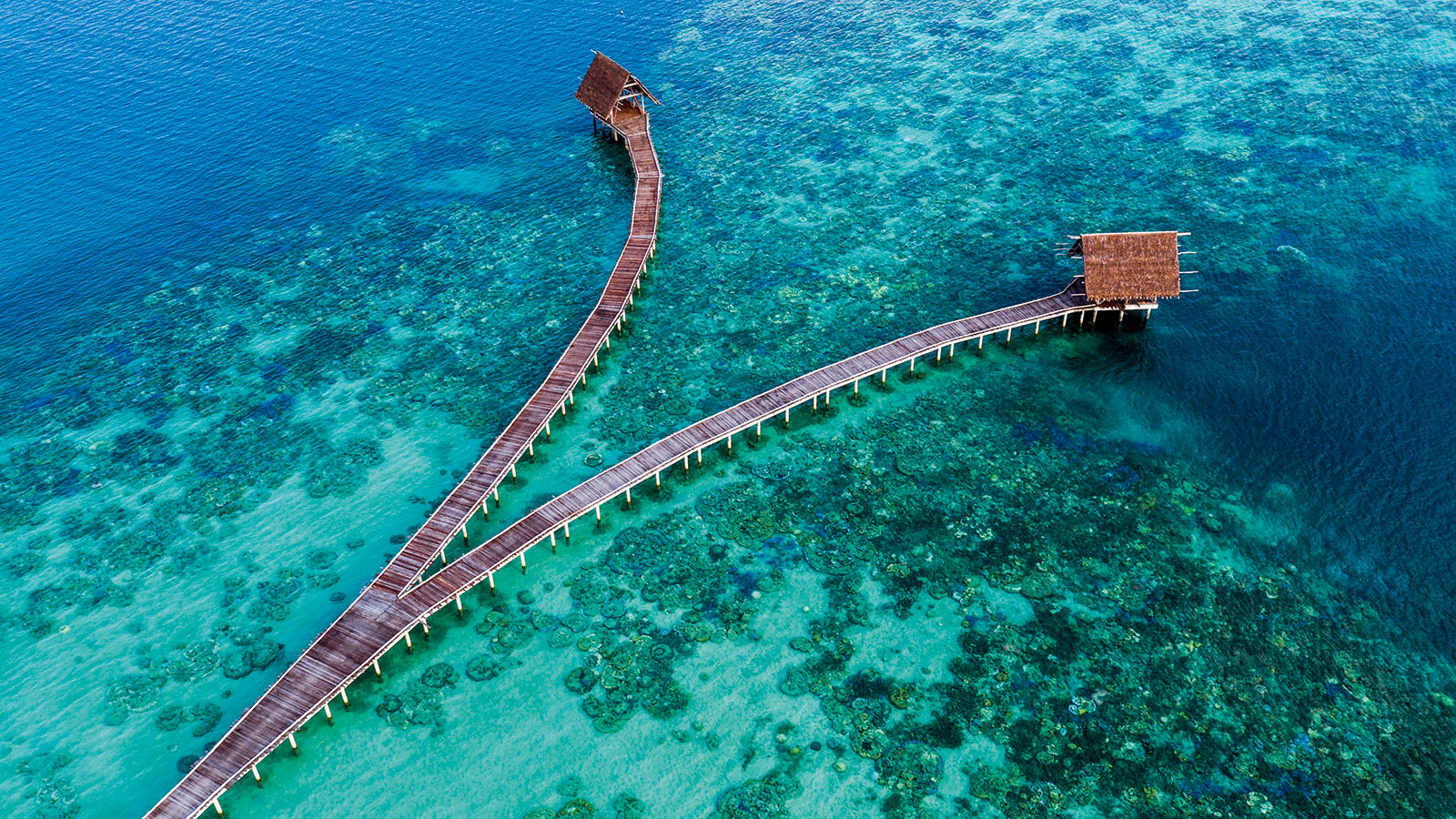Arrival jetty in Turquoise waters at Bawah Reserve